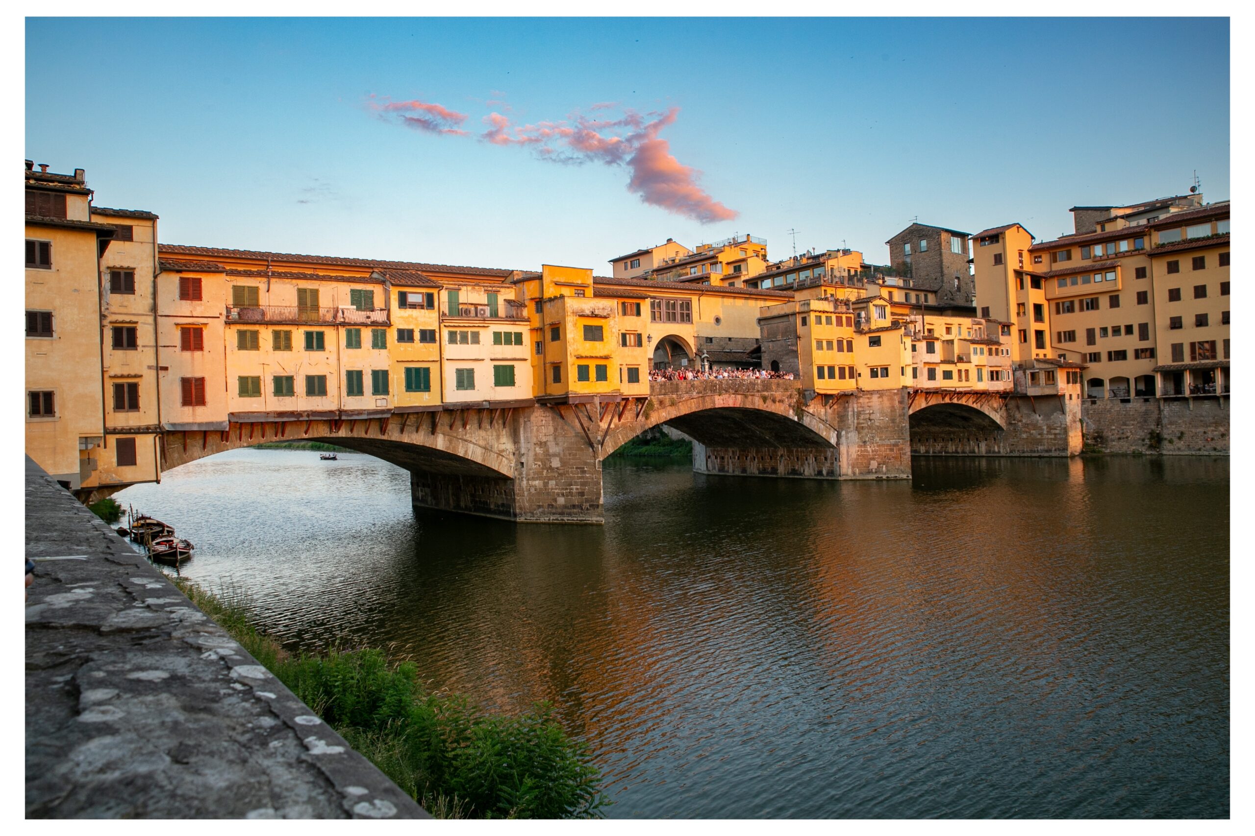 A,Cloud,Over,The,Ponte,Vecchio,Bridge,Early,In,The