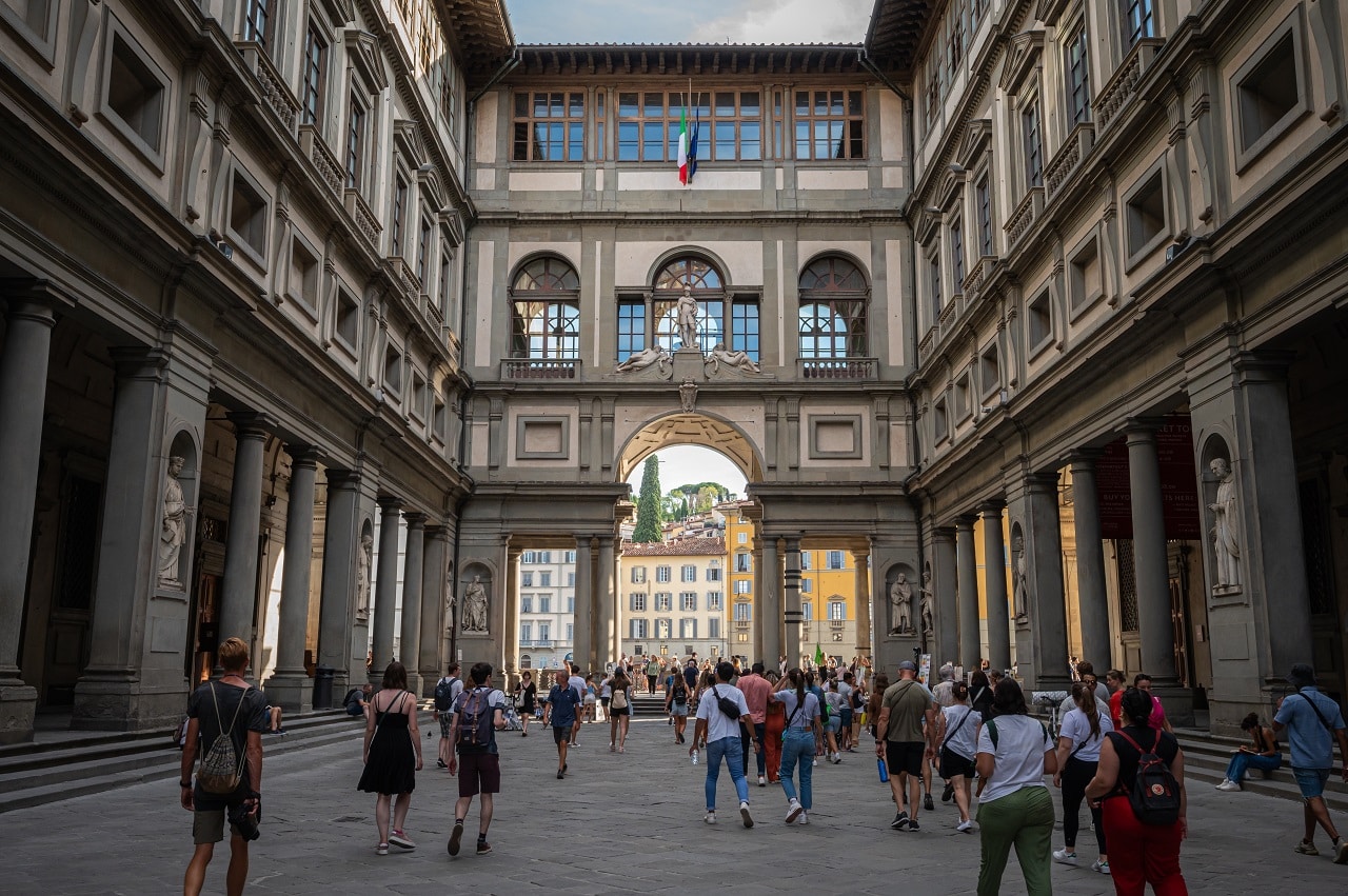 Florence,,Italy,-,Aug,8,2023:,Visitors,Walking,Through,The,Courtyard