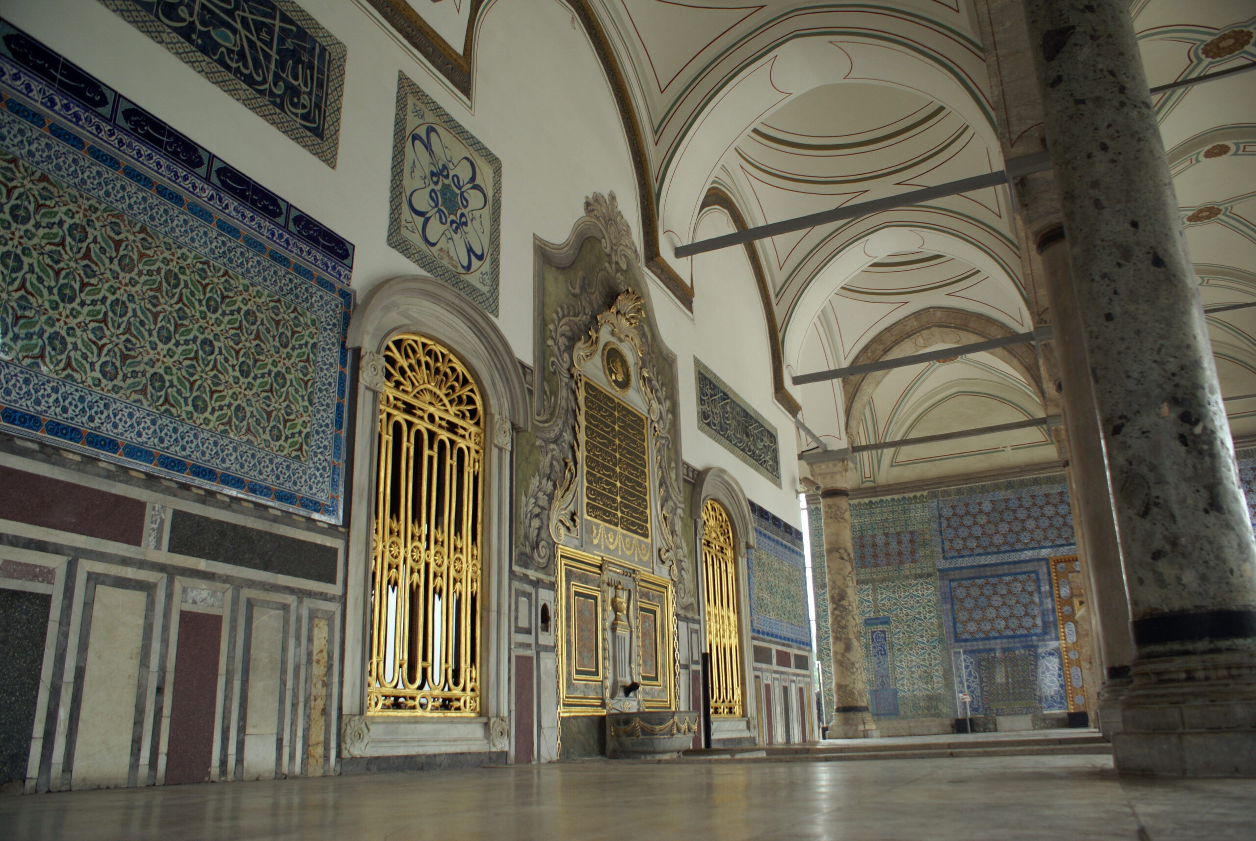 Walls,And,Columns,Inside,Topkapi,Palace,Istanbul