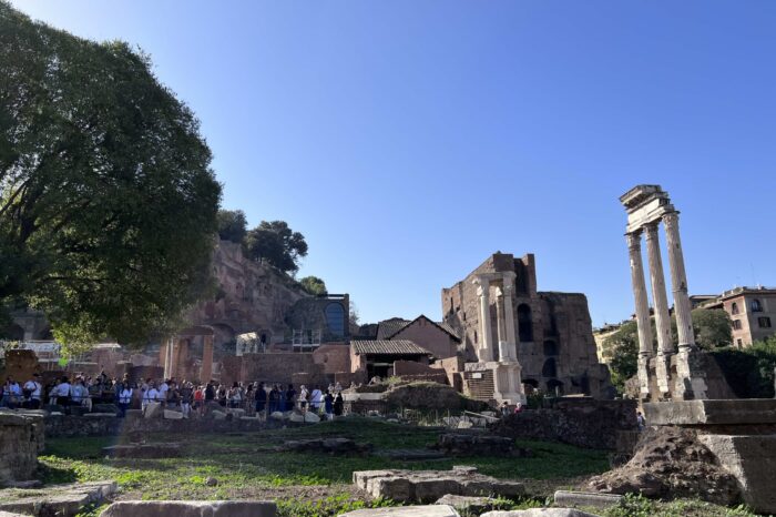 Rome Evening Walking Tour from the Forum to Trevi Fountain and Pantheon