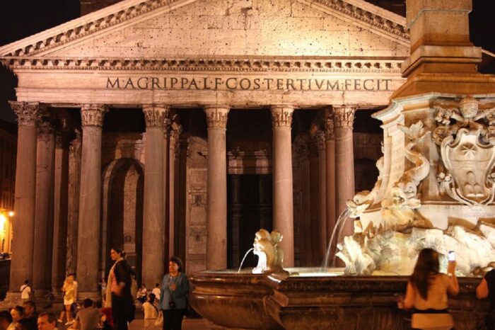 Rome Evening Walking Tour from the Forum to Trevi Fountain and Pantheon