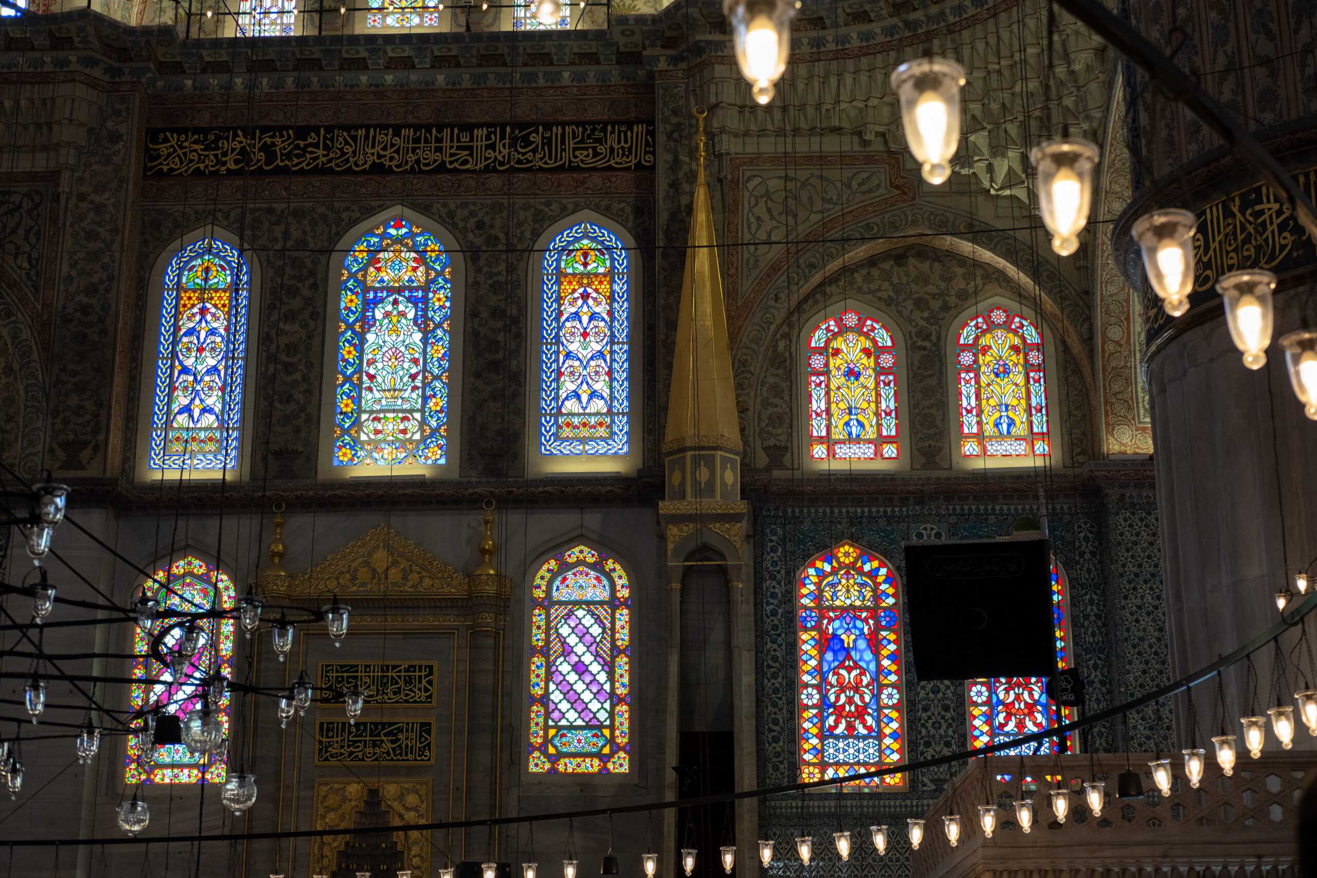 Istanbul_Blue_Mosque_Interior_2