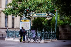 Visit a local marché (market) to pick up fresh ingredients for a picnic lunch in the park.