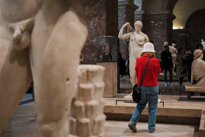 Paris: Masterpieces of the Louvre Tour with Pre-reserved Tickets