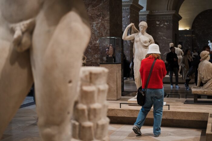 Paris: Masterpieces of the Louvre Tour with Pre-reserved Tickets