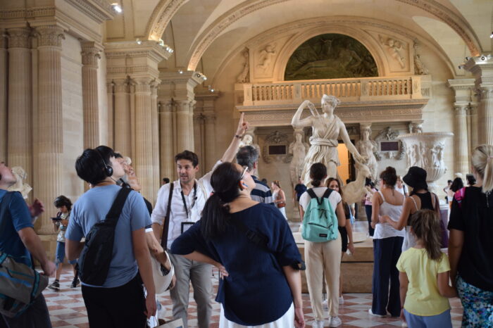 Paris: Masterpieces of the Louvre Tour with Pre-reserved Tickets