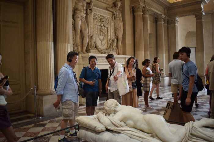 Paris: Masterpieces of the Louvre Tour with Pre-reserved Tickets