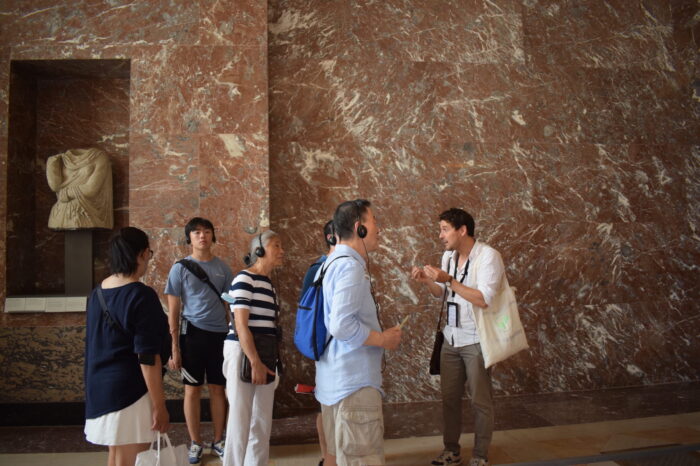 Paris: Masterpieces of the Louvre Tour with Pre-reserved Tickets