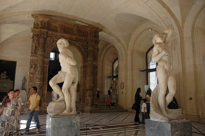 Paris: Masterpieces of the Louvre Tour with Pre-reserved Tickets