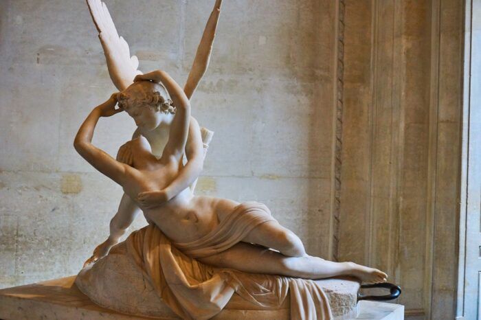 Paris: Masterpieces of the Louvre Tour with Pre-reserved Tickets