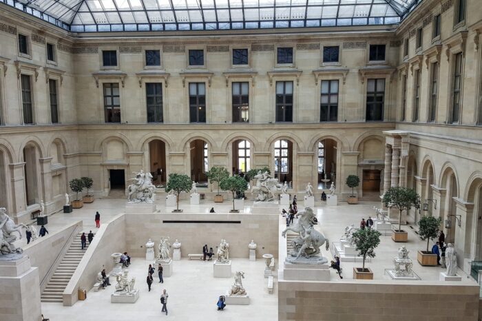 Paris: Masterpieces of the Louvre Tour with Pre-reserved Tickets