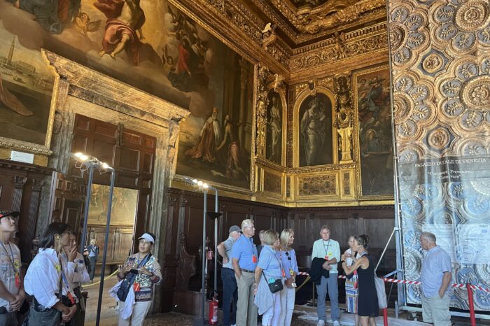 Venice: Doge's Palace Guided Tour with Pre-Reserved Tickets & Optional Gondola Ride