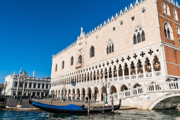 Venice: Doge's Palace Guided Tour with Pre-Reserved Tickets & Optional Gondola Ride