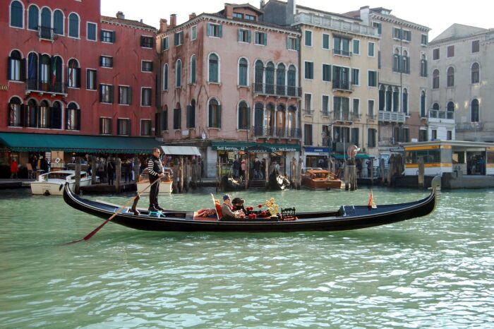 Venice: Doge's Palace Guided Tour with Pre-Reserved Tickets & Optional Gondola Ride