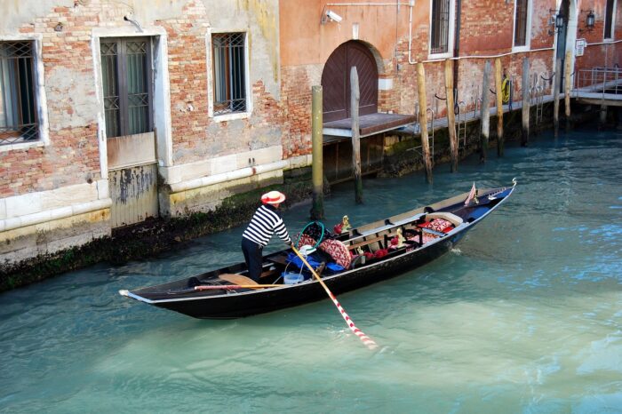 Venice: Doge's Palace Guided Tour with Pre-Reserved Tickets & Optional Gondola Ride