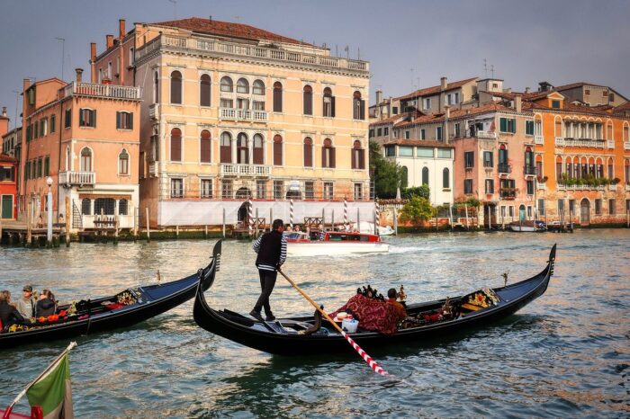 Venice: Doge's Palace Guided Tour with Pre-Reserved Tickets & Optional Gondola Ride