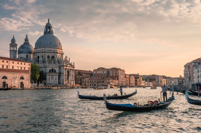Venice: Doge's Palace Guided Tour with Pre-Reserved Tickets & Optional Gondola Ride