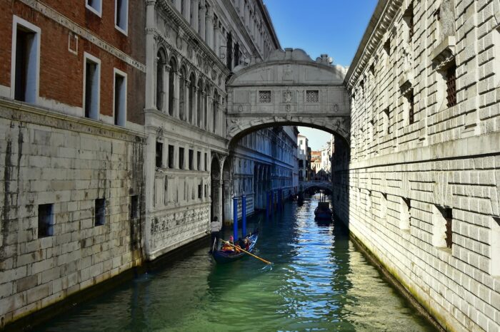 Venice: Doge's Palace Guided Tour with Pre-Reserved Tickets & Optional Gondola Ride