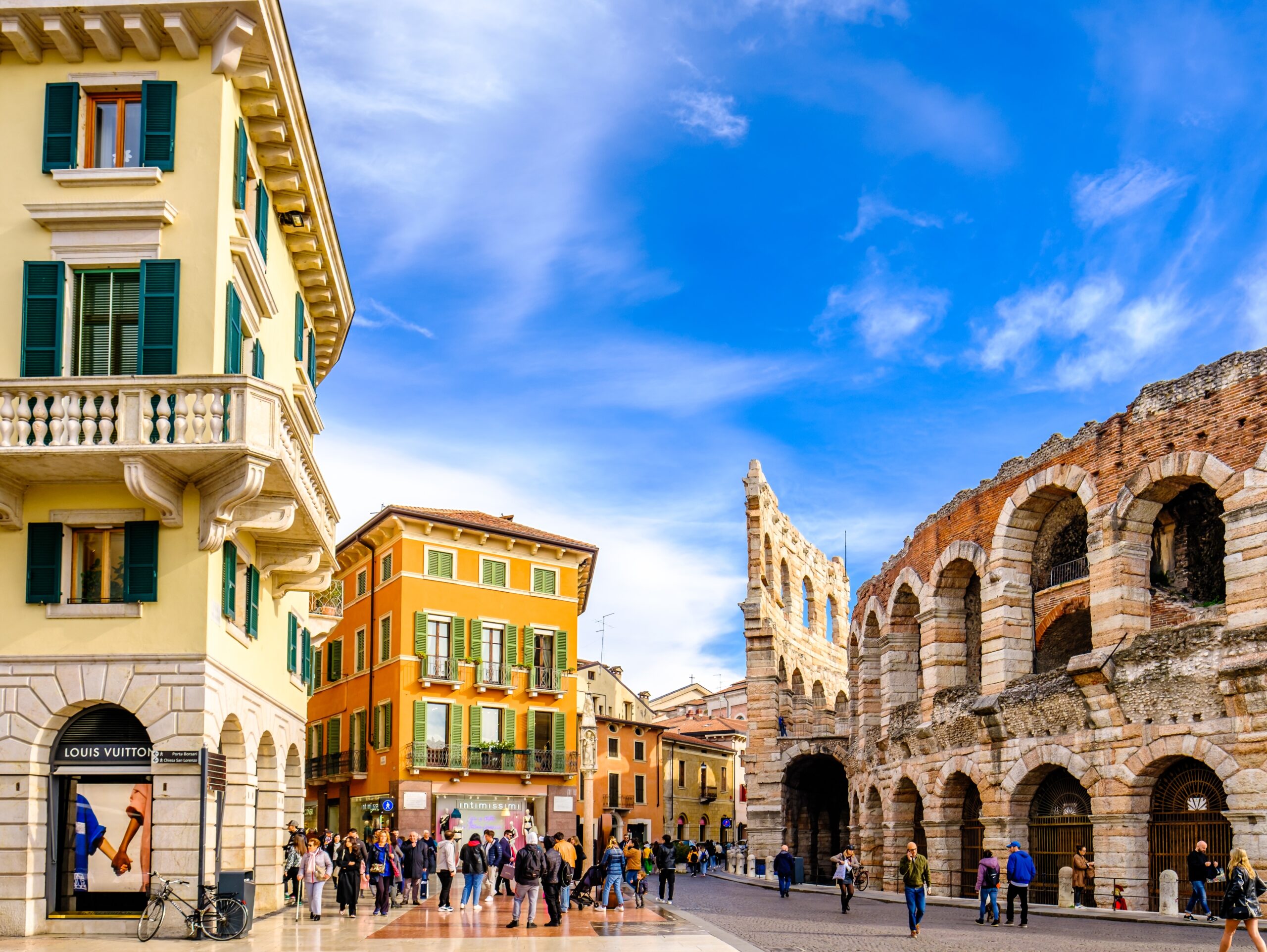 Verona,,Italy,-,November,8:,Historic,Buildings,At,The,Old