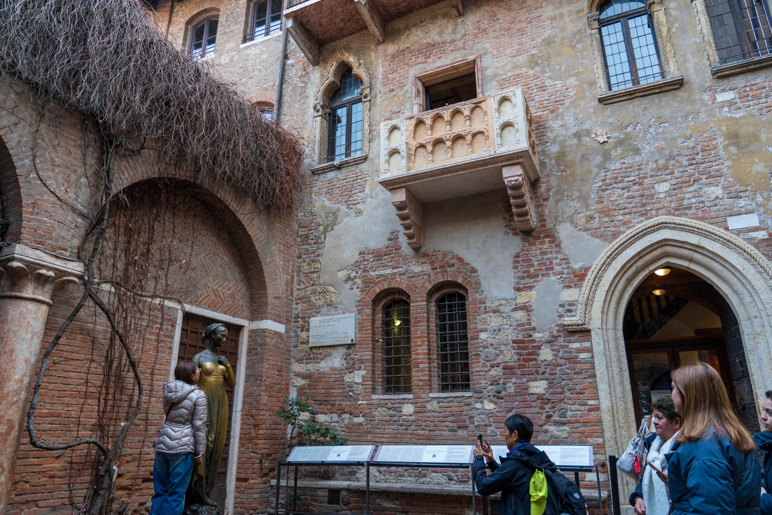 Verona,,Italy,-,November,8,,2024:,Cityscape.,Juliet's,House,And
