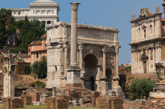 Rome: Colosseum, Roman Forum, Palatine Hill Guided Tour