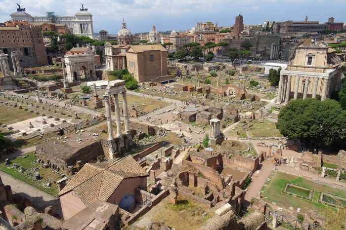 Rome: Colosseum, Roman Forum, Palatine Hill Guided Tour