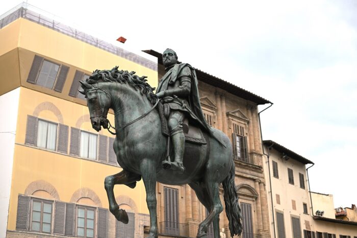 a horse statue in front of a building