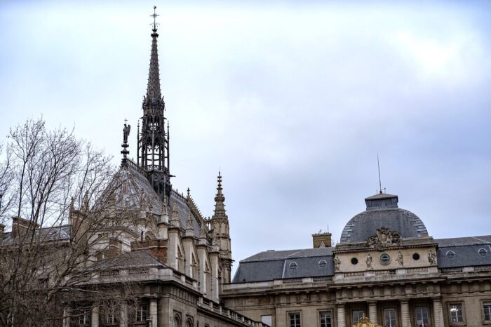 Paris: Sainte-Chapelle and Conciergerie Guided Tour with Tickets