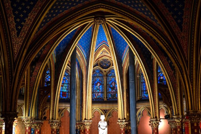 Paris: Sainte-Chapelle and Conciergerie Guided Tour with Tickets