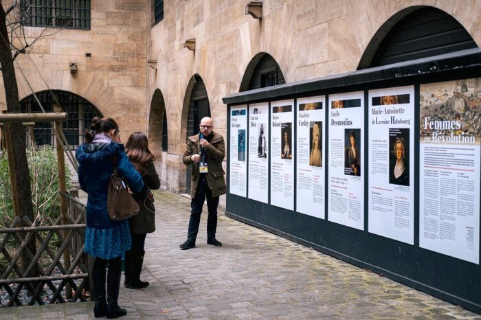 Paris: Sainte-Chapelle and Conciergerie Guided Tour with Tickets