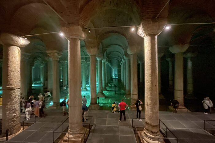 Istanbul: Basilica Cistern, Topkapi Palace and Hagia Sophia Tour