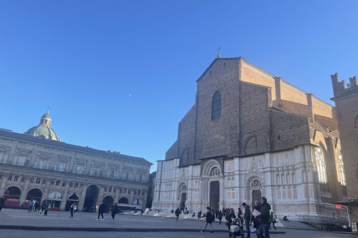 Bologna: Historical Highlights Walking Tour with Local Guide