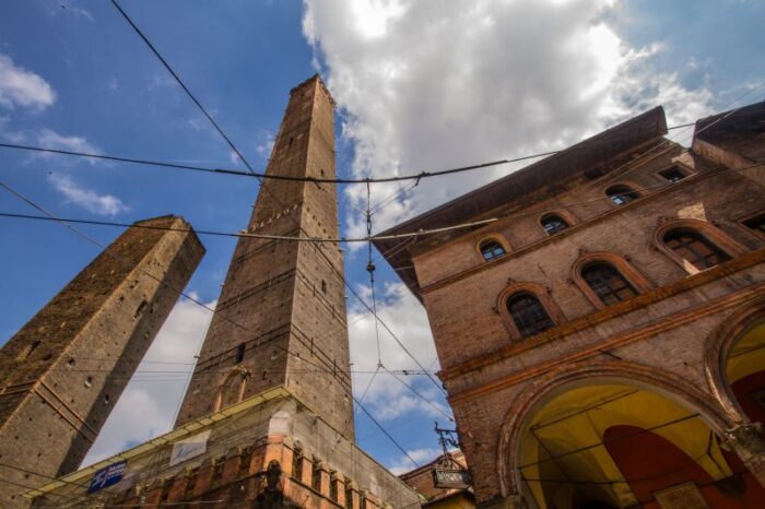 Bologna: Historical Highlights Walking Tour with Local Guide
