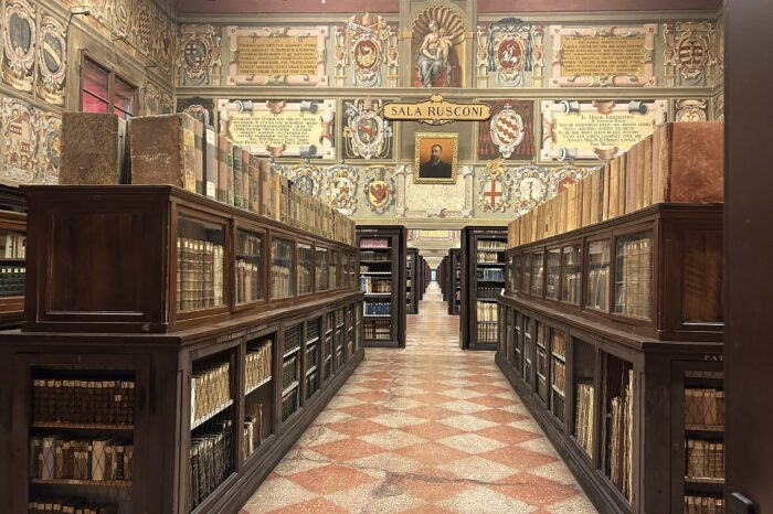 Bologna: Historical Highlights Walking Tour with Local Guide