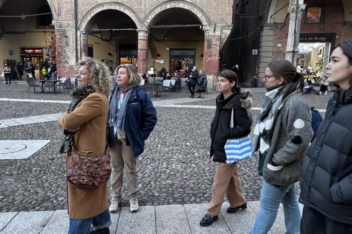 Bologna: Historical Highlights Walking Tour with Local Guide