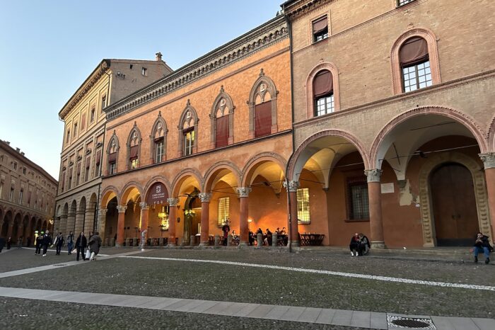 Bologna: Historical Highlights Walking Tour with Local Guide