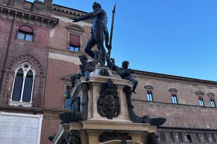 Bologna: Historical Highlights Walking Tour with Local Guide