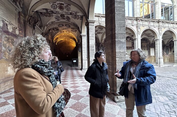 Bologna: Historical Highlights Walking Tour with Local Guide