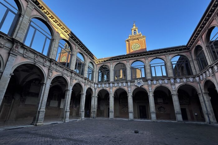Bologna: Historical Highlights Walking Tour with Local Guide