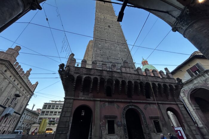 Bologna: Historical Highlights Walking Tour with Local Guide