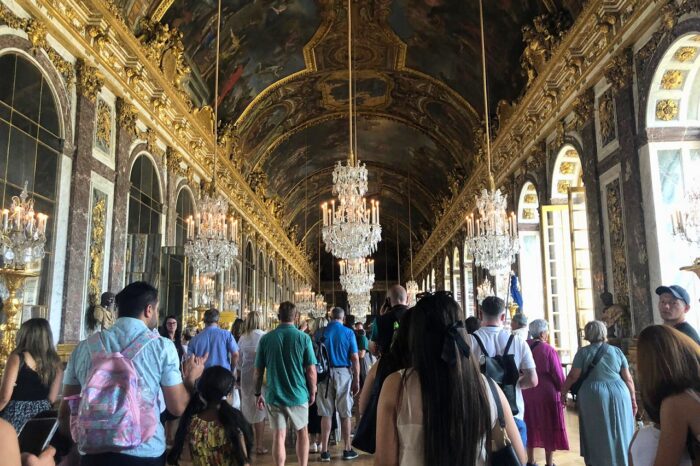 Versailles: Palace & Gardens Guided Tour with Skip-the-Line Access