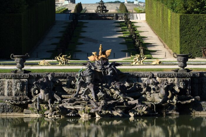 Versailles: Palace & Gardens Guided Tour with Skip-the-Line Access
