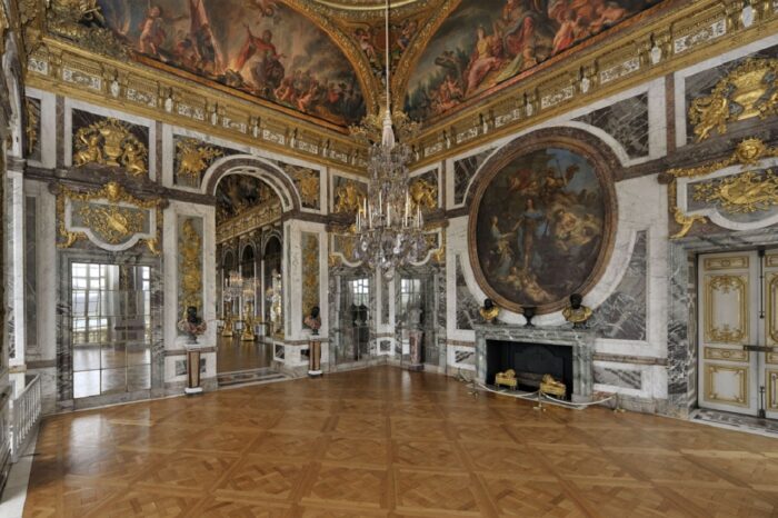 Versailles: Palace & Gardens Guided Tour with Skip-the-Line Access