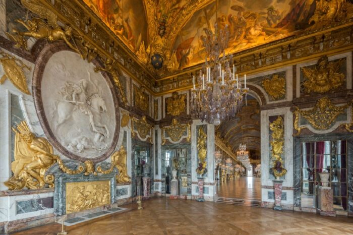 Versailles: Palace & Gardens Guided Tour with Skip-the-Line Access