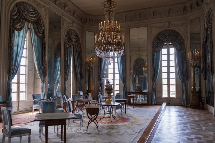 Versailles: Palace & Gardens Guided Tour with Skip-the-Line Access