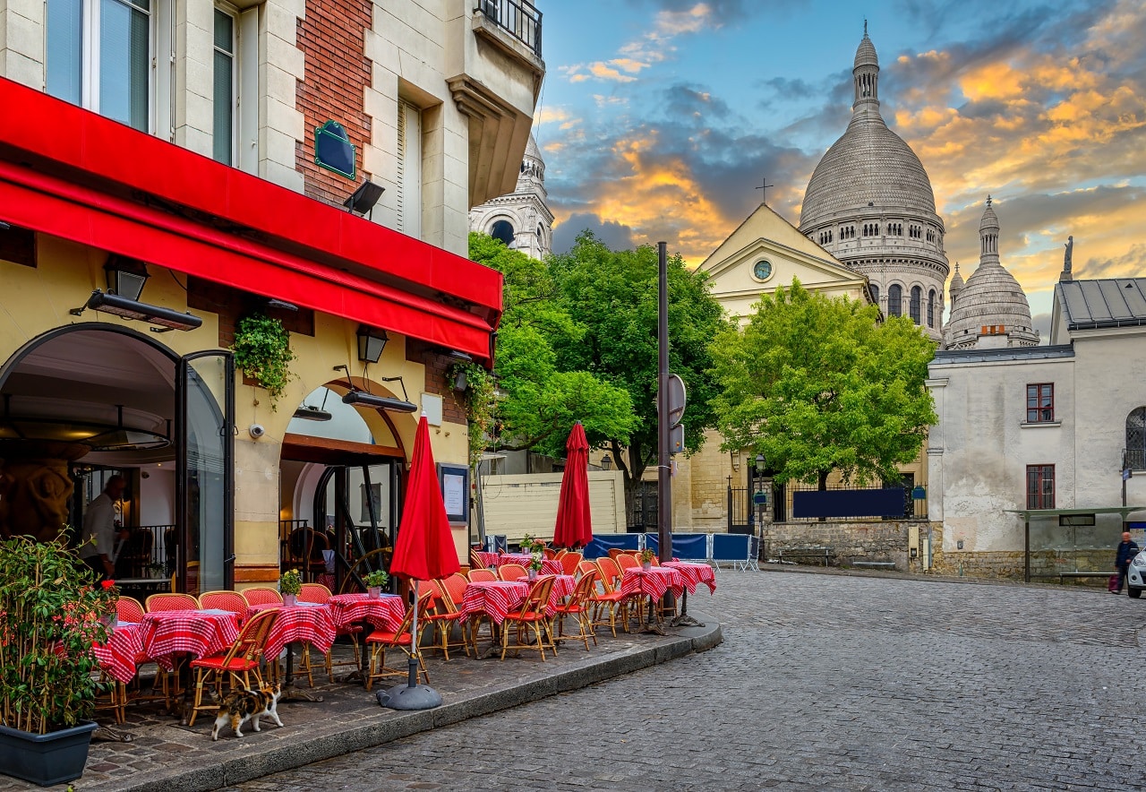 Cozy,Street,With,Tables,Of,Cafe,In,Montmartre,In,Paris,