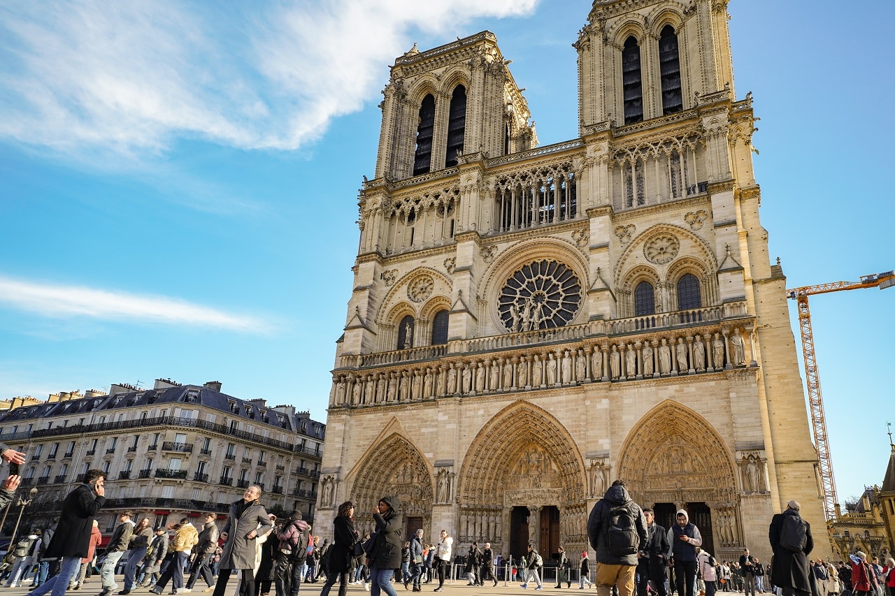 Paris,,,France,,01,01,2025,:,Tourists,In,Front
