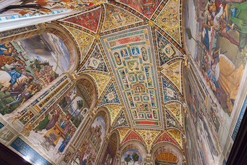 Sienna Cathedral inside the ceiling