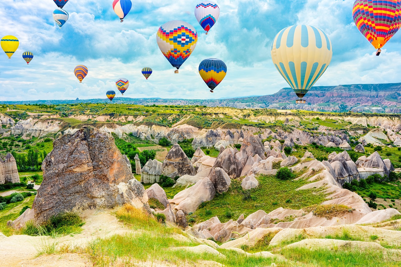 Air,Balloons,In,Unique,Natural,Place,In,Cappadocia,-,Valley