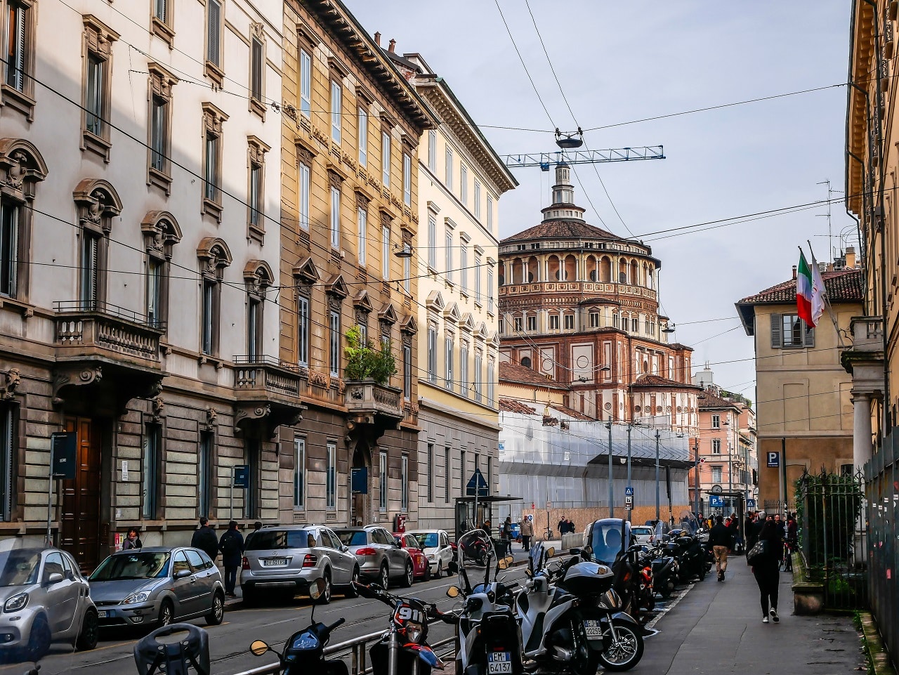 Tourists,Visit,Santa,Maria,Delle,Grazie,Old,Church,To,See